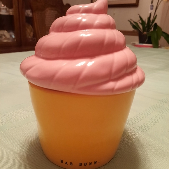 Rae Dunn Cupcake Candle - Picture 2 of 4